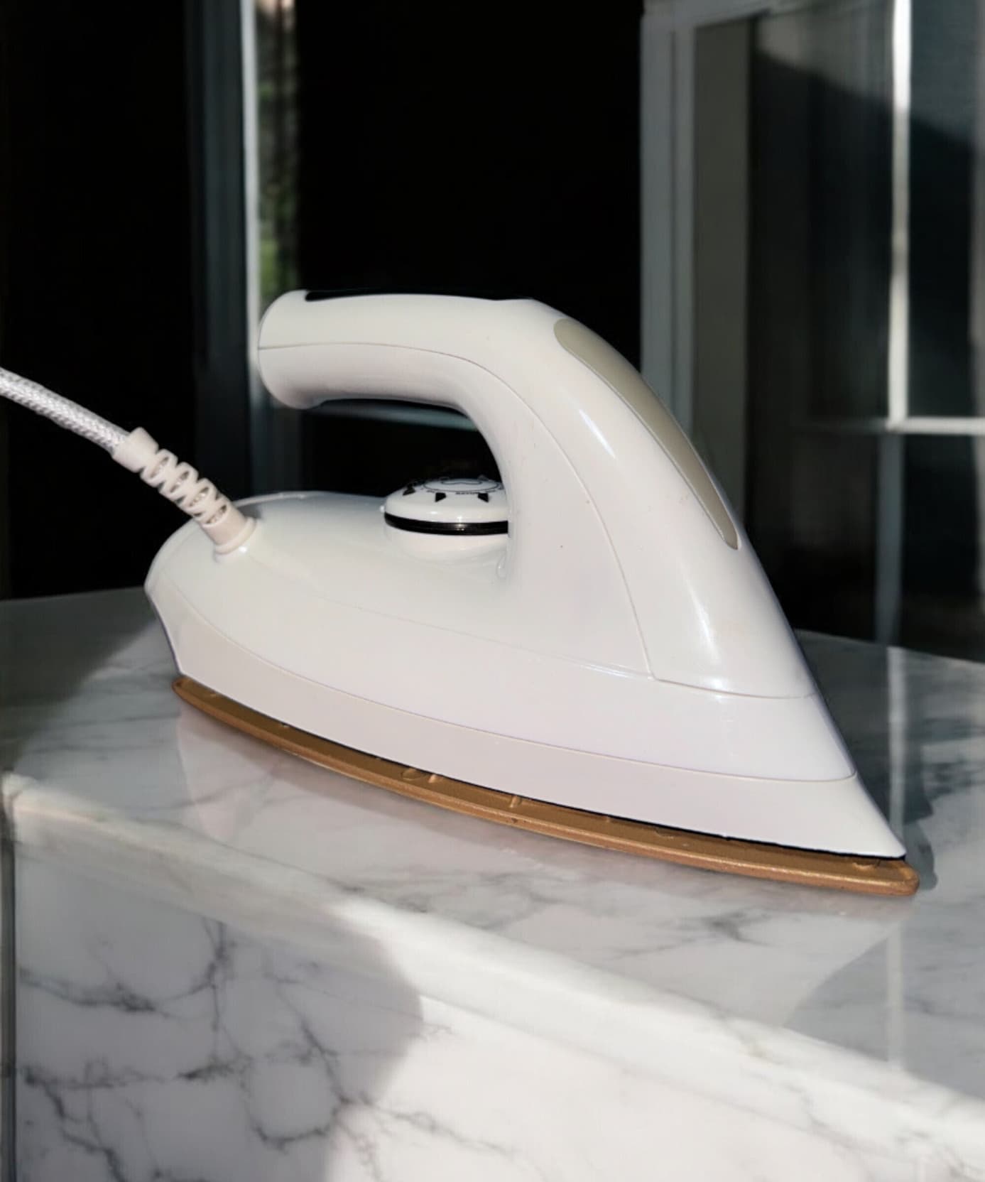 Hawk - DOBU-G HAWK 1000 W DRY IRON  (WHITE)-Dobu-G.jpeg